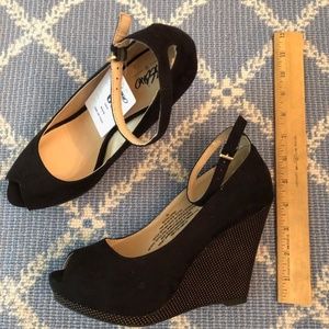 New Mossimo Studded Pin-Up Style Wedges - 6.5